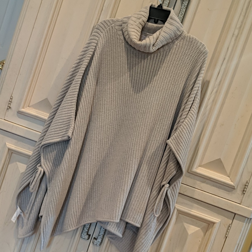 Poncho/sweater